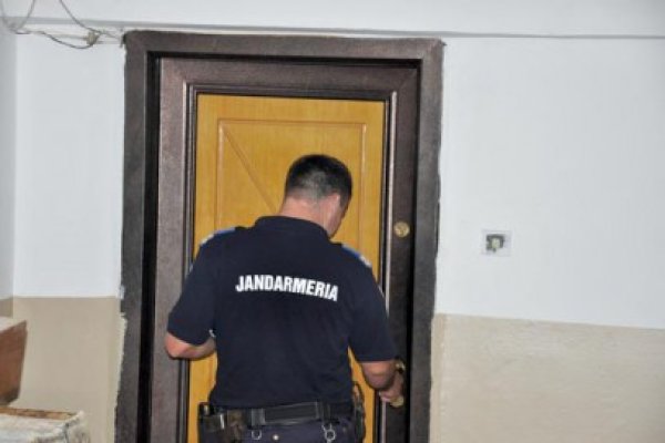 Pompierii au intrat pe geam pentru a salva o femeie